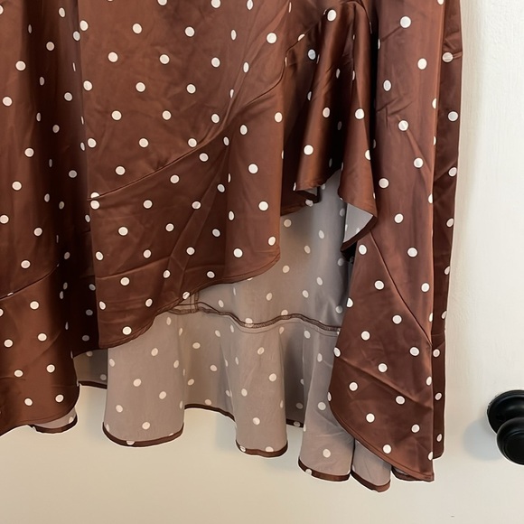 Torrid Midi Stretch Brown Satin Polka Dot Hi-Low Ruffle Skirt Womens Size 1X - Picture 5 of 6